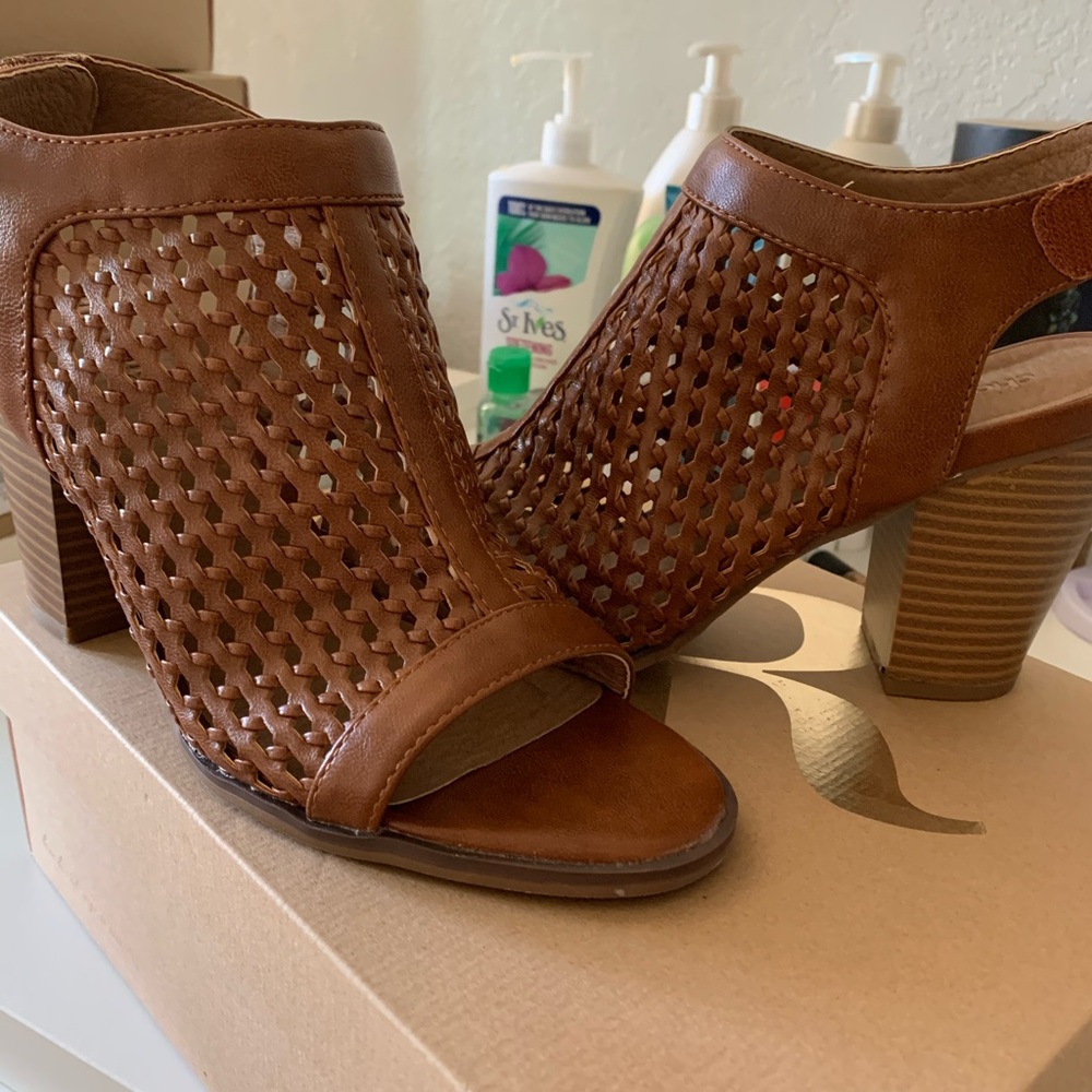 Velcro heels - Picture 3 of 3